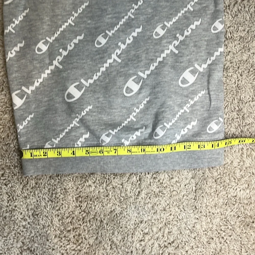 Champion Youth M grey sweatshirt w/champion log pattern. Great condition